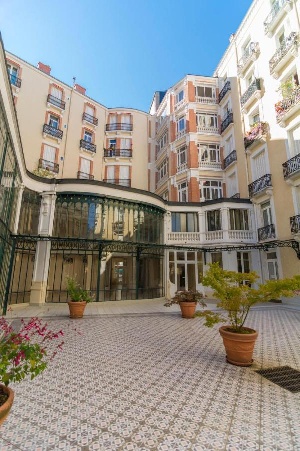 L Incomparable - International Palace ヴィシー エクステリア 写真